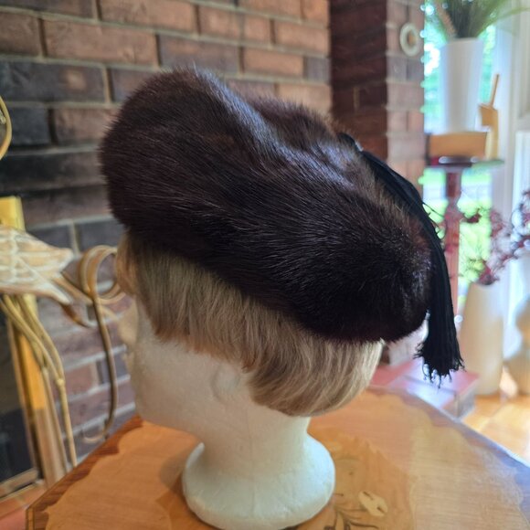 Vintage Tonal Brown Fur Toque with Black Tassel, Possibly Mink - Picture 1 of 10